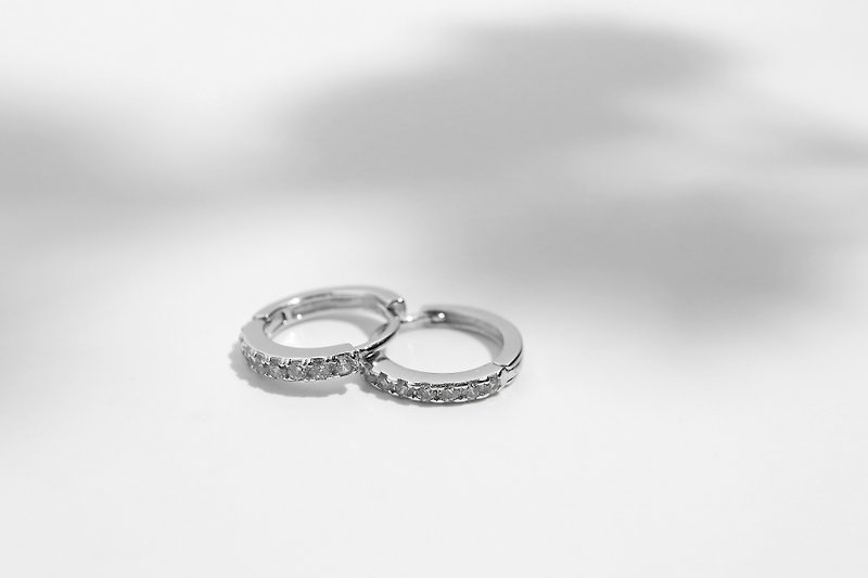【Classic Hot Selling】Charming trap. diamond-studded sterling silver earrings - Earrings & Clip-ons - Sterling Silver Silver
