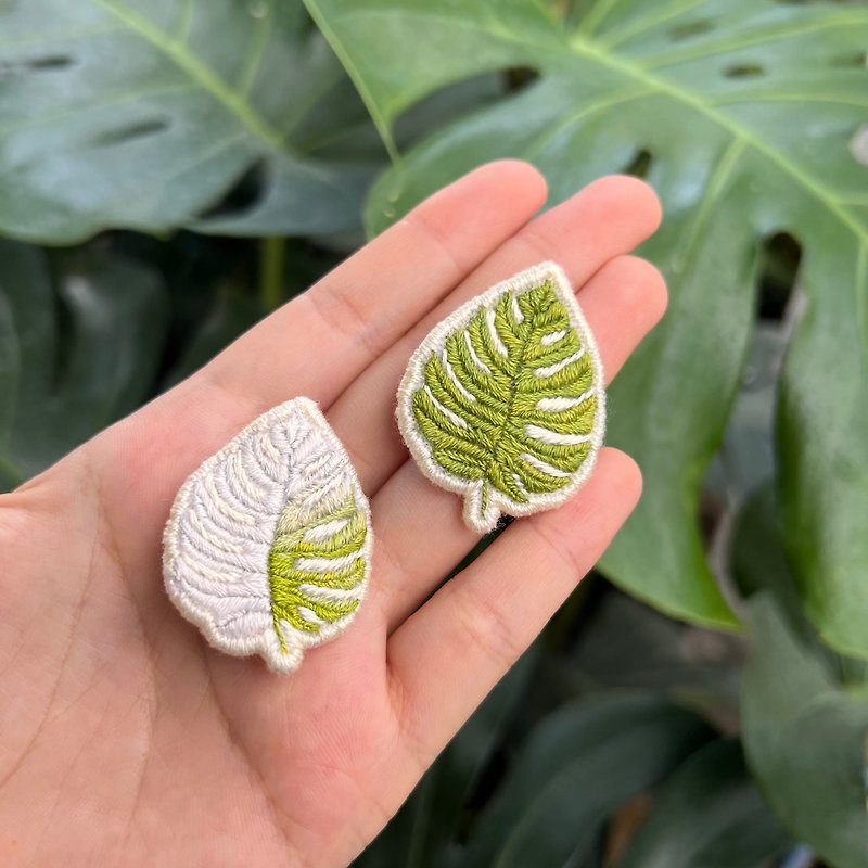 Hand Embroidery Brooch - Monstera set - 胸針/心口針 - 繡線 