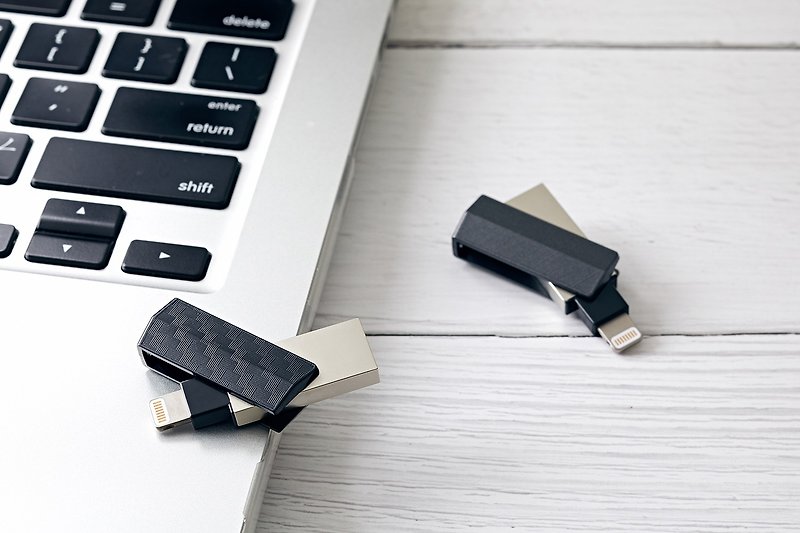 TEKQ uDrive Swivel iPhone lightning USB3.1 32GB Apple Flash Drive - USB Flash Drives - Other Metals Black