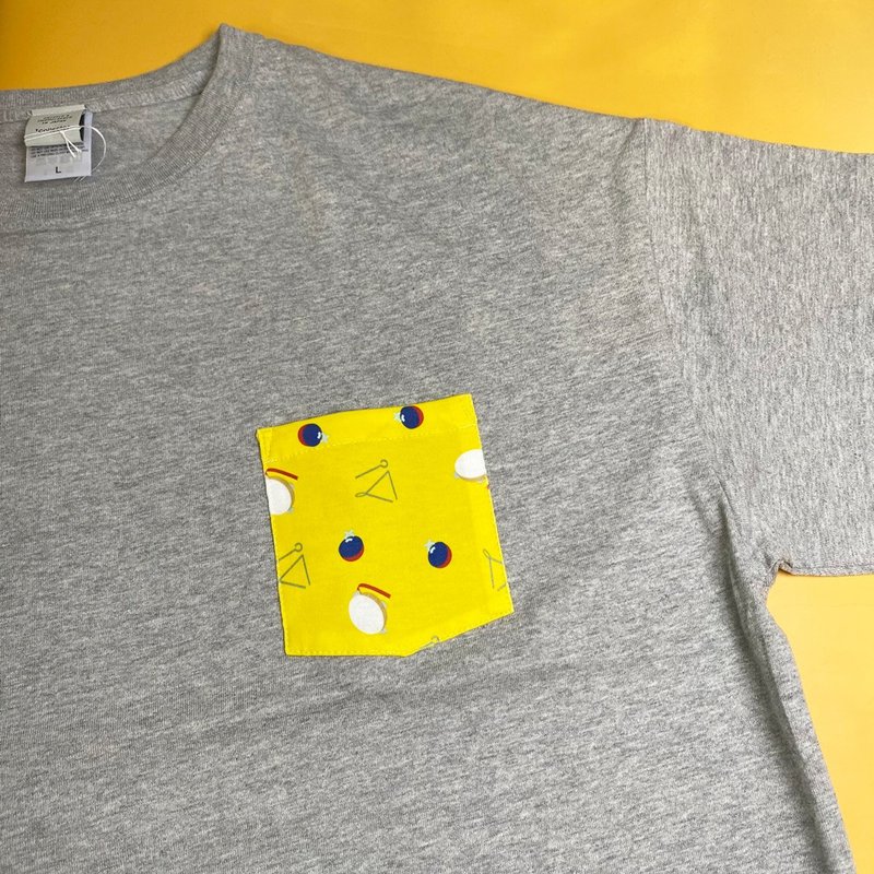 音楽の時間　楽器柄のビッグシルエットポケットTシャツ ユニセックスS〜XL Tcollector - 女 T 恤 - 棉．麻 灰色