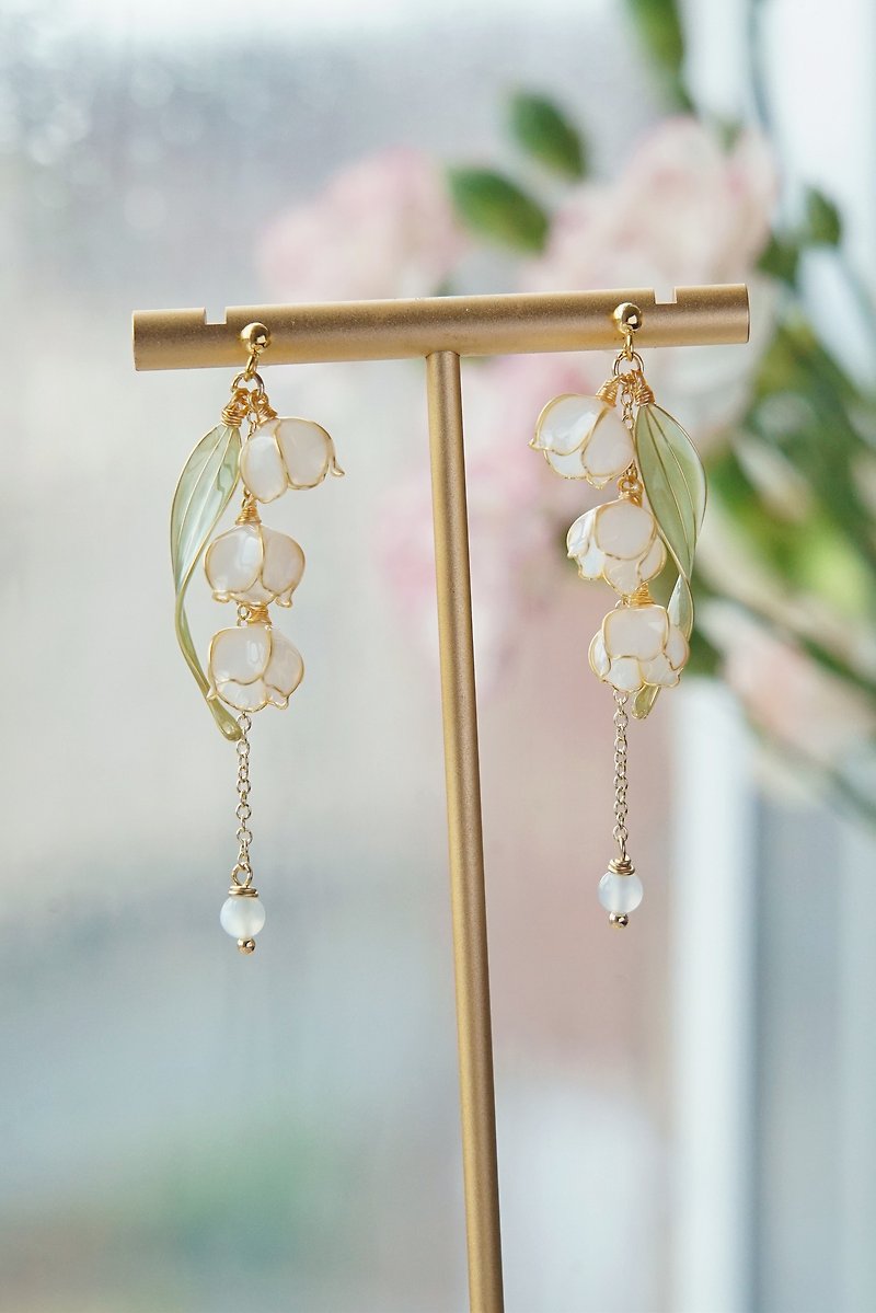 [New Version] Lily of the Valley • Off-white - Handmade resin earrings, jewelry, New Year gift - Earrings & Clip-ons - Resin White