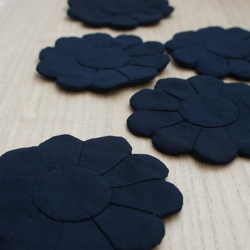 Handmade coaster 　KIKU-HANA　菊花　 black - 杯墊 - 棉．麻 黑色
