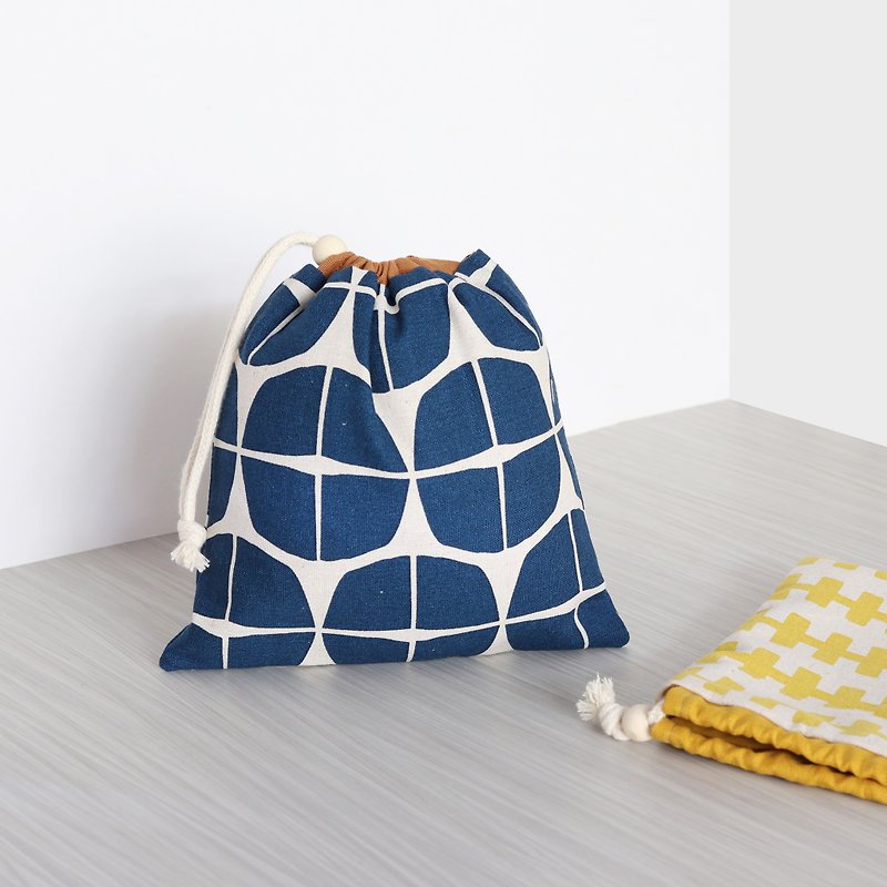 【River】Single side drawstring storage pouch/Japanese fabric/vintage blue round - Toiletry Bags & Pouches - Cotton & Hemp Blue