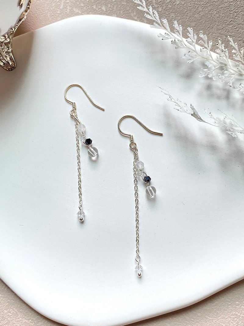[Kimiko handmade jewelry] Black and white simple style design Herkimon & white crystal shape earrings - ต่างหู - คริสตัล ขาว