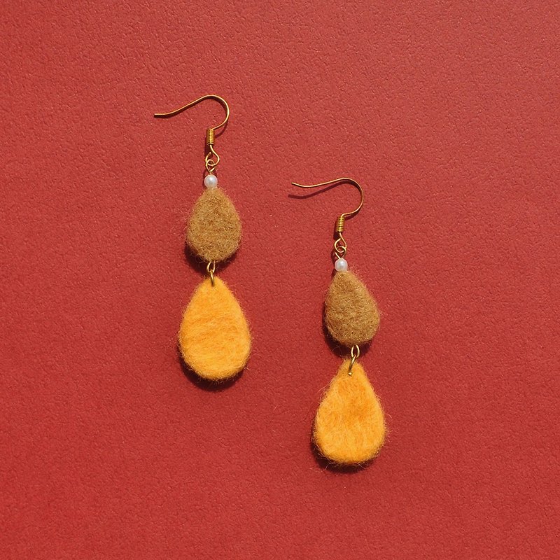 Raindrop Wool Felt Earrings/ Clip-On - ต่างหู - ขนแกะ สีส้ม