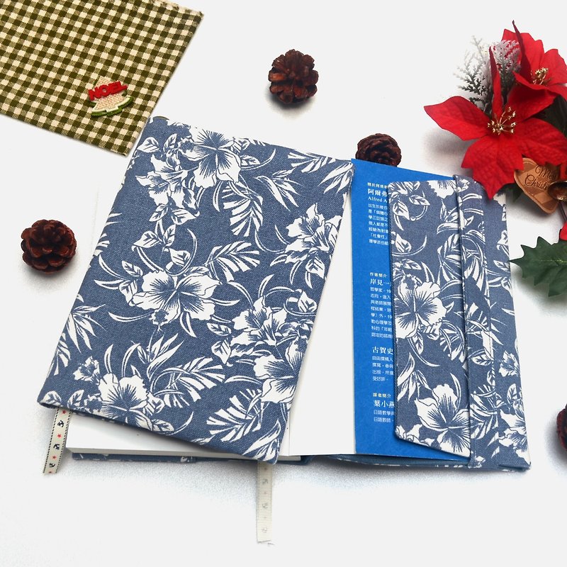 Hibiscus flower book cover with bookmark handmade canvas - สมุดบันทึก/สมุดปฏิทิน - ผ้าฝ้าย/ผ้าลินิน สีน้ำเงิน