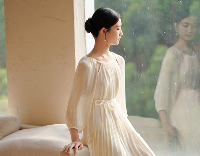 New Chinese style elegant lantern sleeve commuting Chinese style dress - ชุดเดรส - ผ้าไหม ขาว