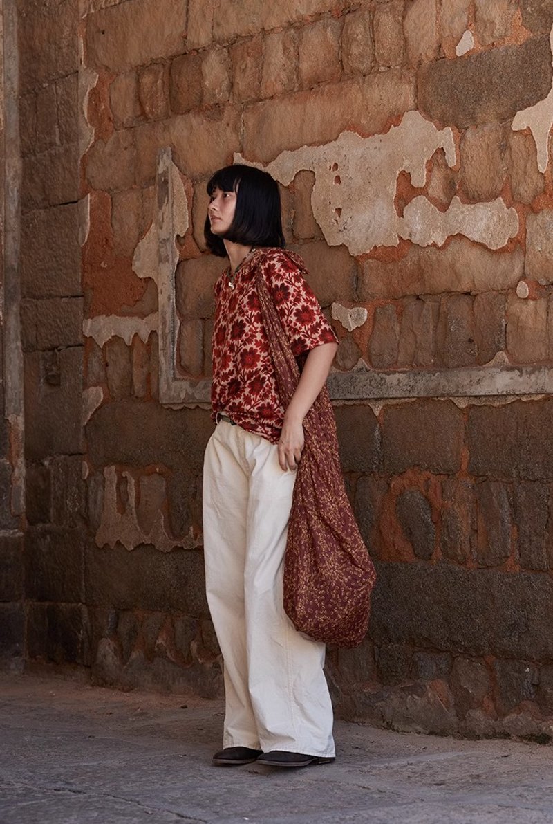 復古文青 苧麻印花斜挎包 - 側背包/斜背包 - 其他材質 紅色