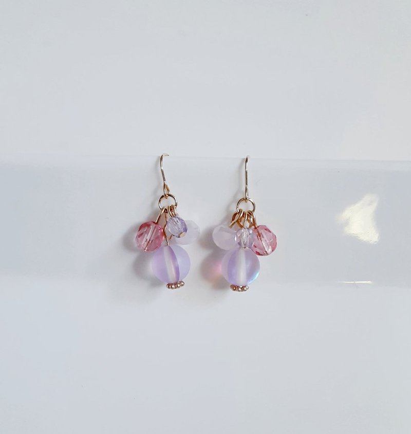 Luna Flash and Czech bead petit jala-jala earrings, soft pink purple, glass beads, Czech beads, birthday gift, can be changed to hypoallergenic earrings or Clip-On - Earrings & Clip-ons - Glass Pink