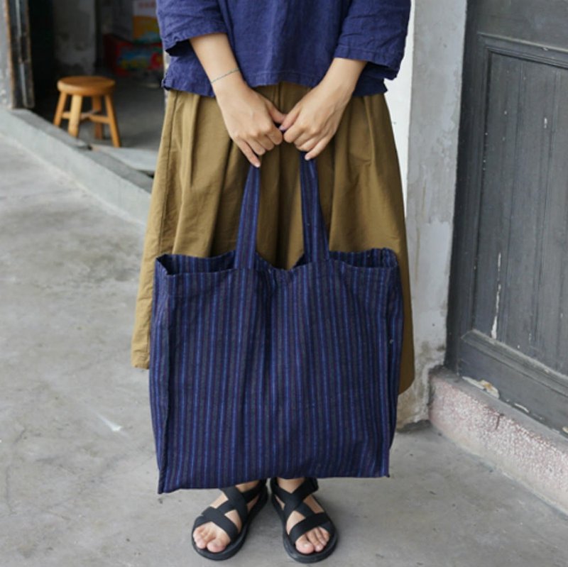 Blue striped homespun single-layer oversized travel bag, eco-friendly shopping bag, can be carried on the shoulder, can be a tote bag - กระเป๋าถือ - ผ้าฝ้าย/ผ้าลินิน สีน้ำเงิน