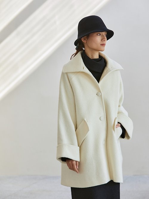vitatha 番塔塔 雲朵白色 日本進口羊毛圈圈呢複古立領包扣大衣 經典簡約秋冬外套