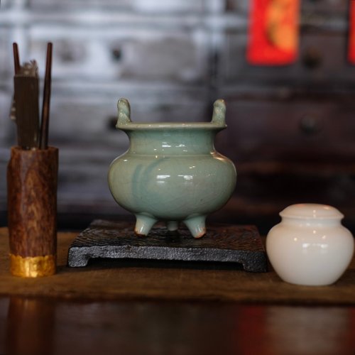 鍋島焼　作家物　青磁香炉 蓮華兎三脚　透かし網 71z40xbzzyL._UF350,350_QL80_.jpg