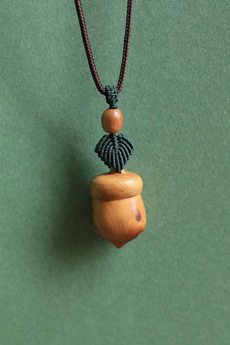 One finger original | Daba cliff cypress acorn pendant bag hanging | Hand-woven rope, one picture and one thing - สร้อยคอ - ไม้ 