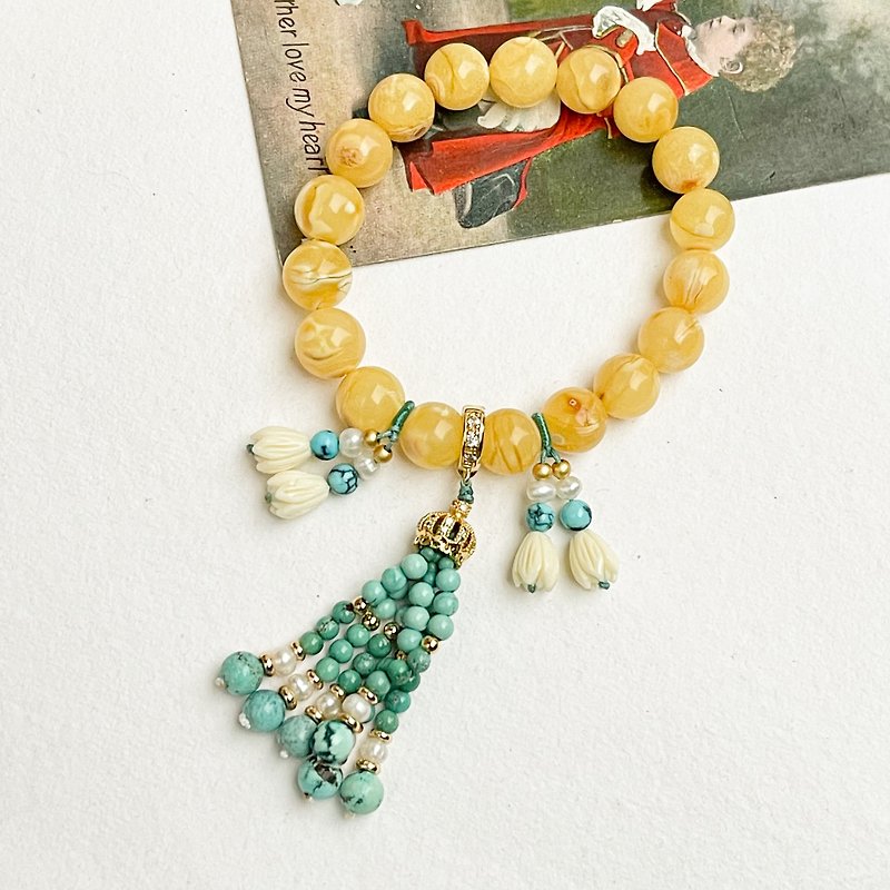 Natural Amber Bracelet - With Natural Turquoise Dangle Charm - สร้อยข้อมือ - เครื่องเพชรพลอย สีเหลือง
