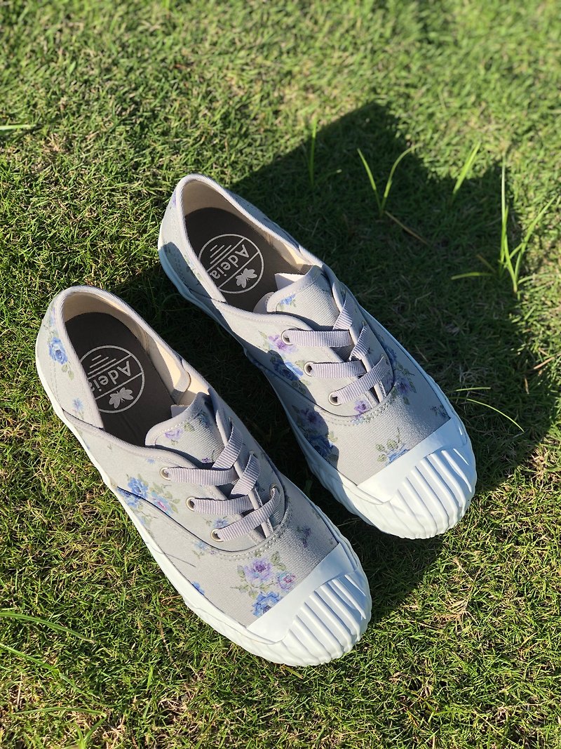 Made of Japanese cloth/Adeia comfortable, simple and easy to wear shoes blueberry flower fruit - Women's Casual Shoes - Other Materials 