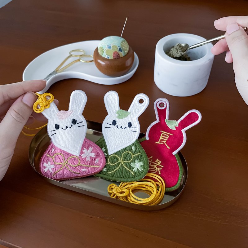 【除穢平安香包】兔兔櫻花粽御守|DIY材料包|成品|客製 - 編織/刺繡/羊毛氈/縫紉 - 其他材質 粉紅色