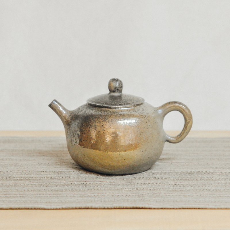 手作り陶器の薪。金属光沢つまんティーポット - 急須・ティーカップ - 陶器 ブラウン