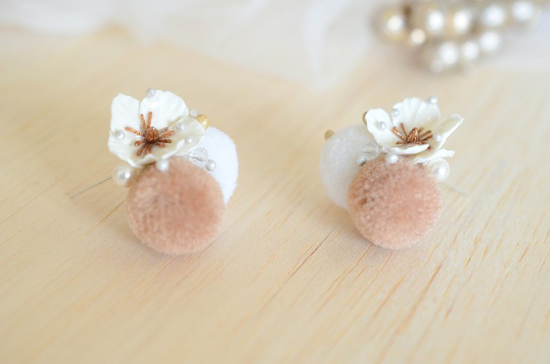 銀蓮花 褐白毛球 純銀耳環/耳夾 - 耳環/耳夾 - 黏土 咖啡色