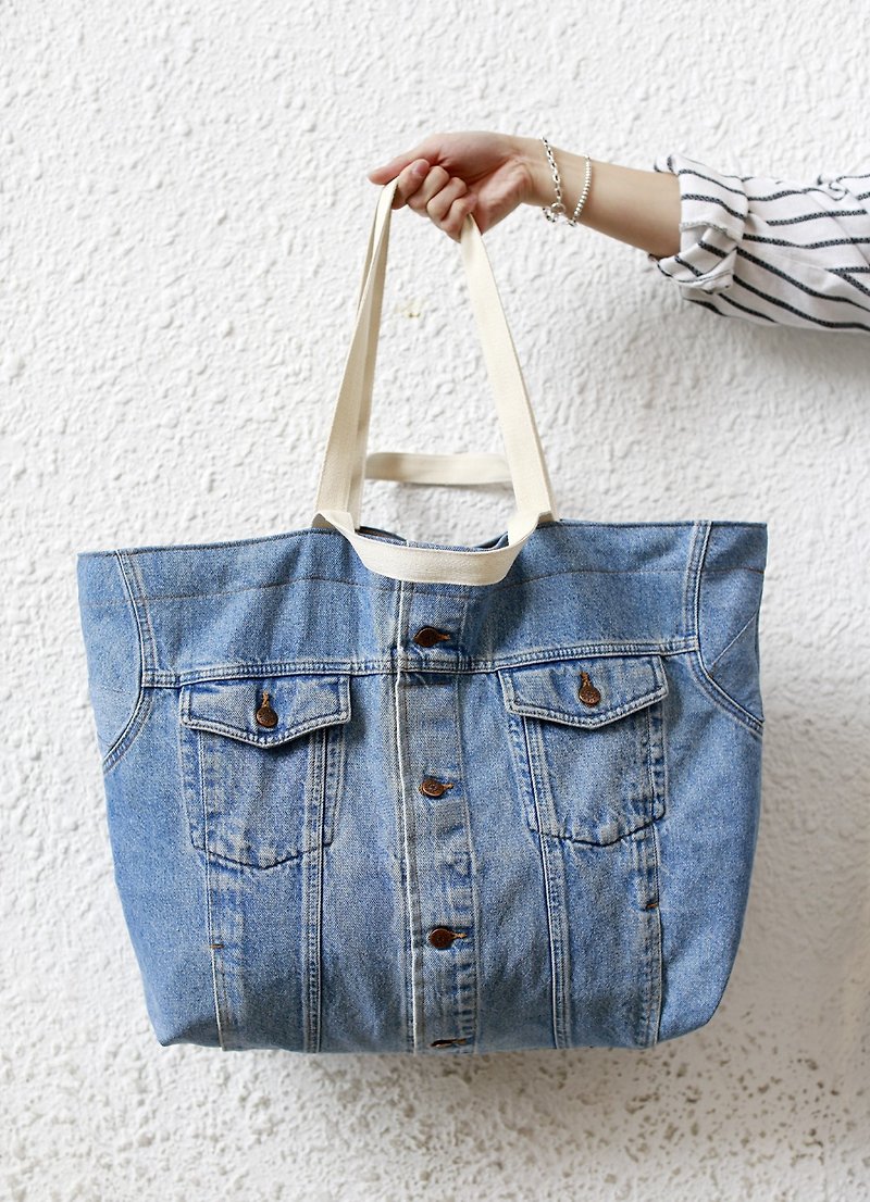 Denim patchwork tote bag - กระเป๋าถือ - ผ้าฝ้าย/ผ้าลินิน 