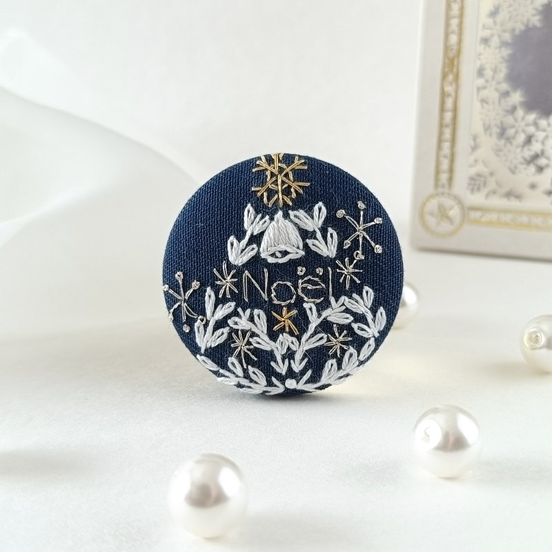 シックなクリスマスツリー刺繍ブローチor刺繍ヘアゴム - 胸針 - 棉．麻 白色