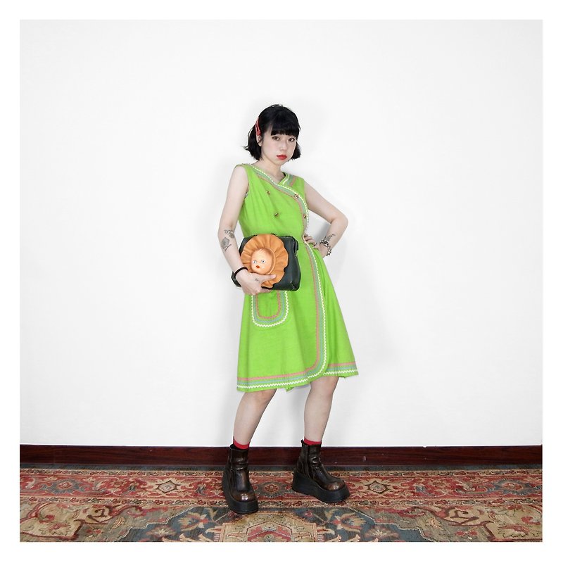 A‧PRANK :DOLLY :: 復古著果綠彩線滾邊排釦無袖古著洋裝D804025 - 連身裙 - 棉．麻 綠色