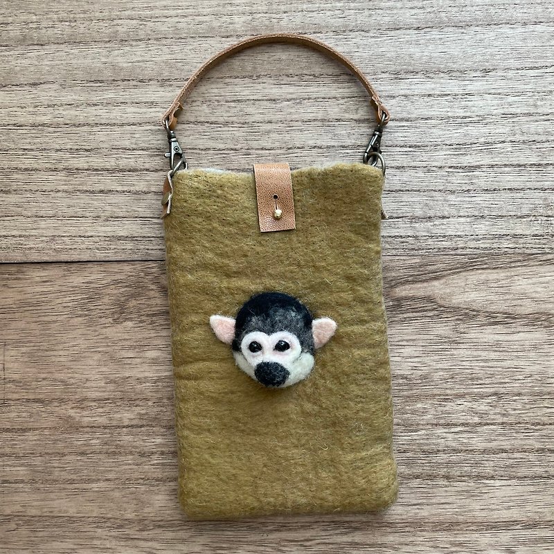 squirrel monkey smartphone case - อื่นๆ - ขนแกะ สีเหลือง