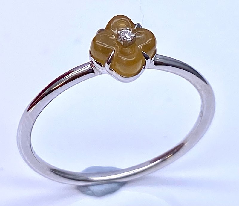 Dreamy Garden – 18K white gold icy orange jadeite flower ring with diamond - แหวนทั่วไป - เครื่องเพชรพลอย 