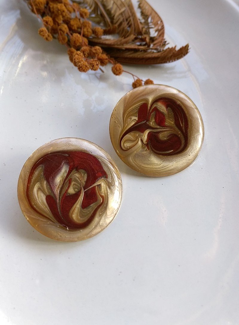 [Western antique jewelry / old age] 1970s caramel coffee clip earrings - ต่างหู - โลหะ สีทอง