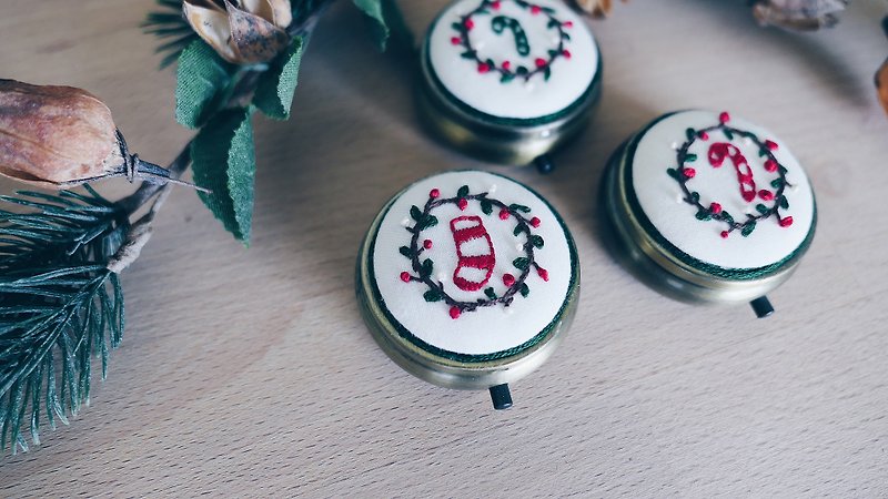 Christmas Mini Travel Case Set |  Embroidery Case | Christmas Gift - อื่นๆ - งานปัก สีแดง