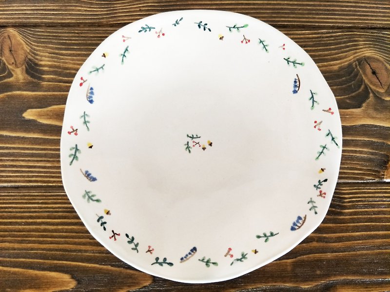 Hand-painted wreaths disc - Small Plates & Saucers - Porcelain 