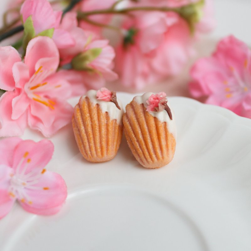 Spring Cherry Blossom Madeleine Madeleine Small Cake Earrings Single Navel Version Fan Leaf Upward - ต่างหู - ดินเหนียว สึชมพู