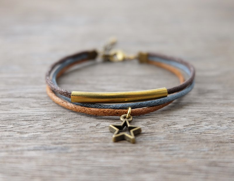 Brown/Gray waxed cord bracelet with brass star - สร้อยข้อมือ - วัสดุอื่นๆ สีนำ้ตาล