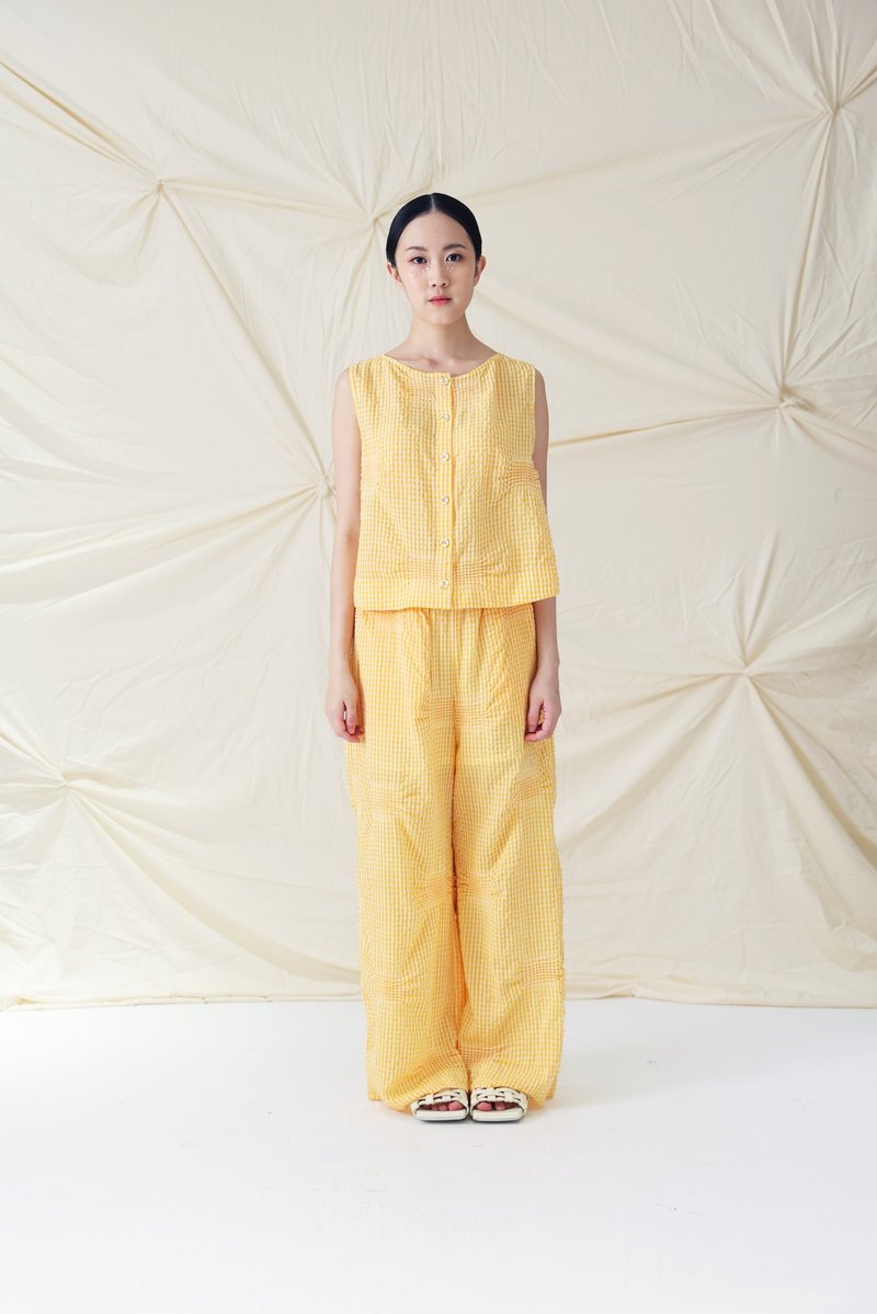 Beveled outside rolled plaid wide trousers - กางเกงขายาว - ผ้าฝ้าย/ผ้าลินิน สีเหลือง