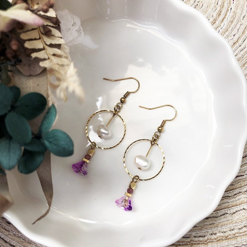 紫色小花淡水珍珠黃銅耳環 可改耳夾 - 耳環/耳夾 - 銅/黃銅 多色