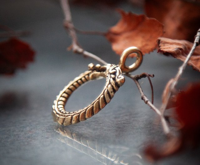 アンティークペンダント／スネークボーン編み込み革紐ネックレス ヨルムンガンドのウロボロス蛇ペンダント（革紐付き）。蛇のネックレス