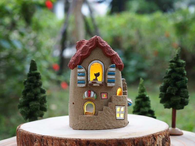 [Lighted House] Pottery Handmade-Cat’s Home/ (Excluding wood accessories and handmade trees) - โคมไฟ - ดินเผา สีแดง