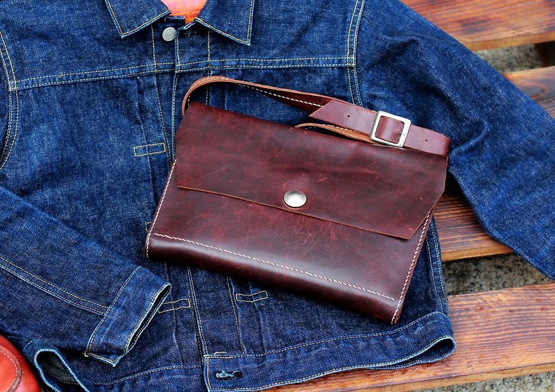 Oil stained leather mess bag / shoulder bag / retro - กระเป๋าแมสเซนเจอร์ - หนังแท้ สีนำ้ตาล