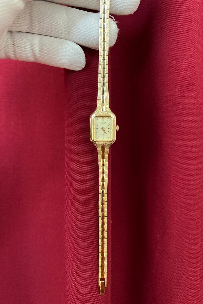(售出) CITIZEN 少見迷你方形 金色 石英錶 古董錶 - 女錶 - 其他材質 金色