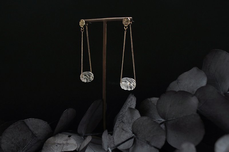 Net | Crystal white crystal candy spiral design earrings / clip - ต่างหู - คริสตัล สีใส