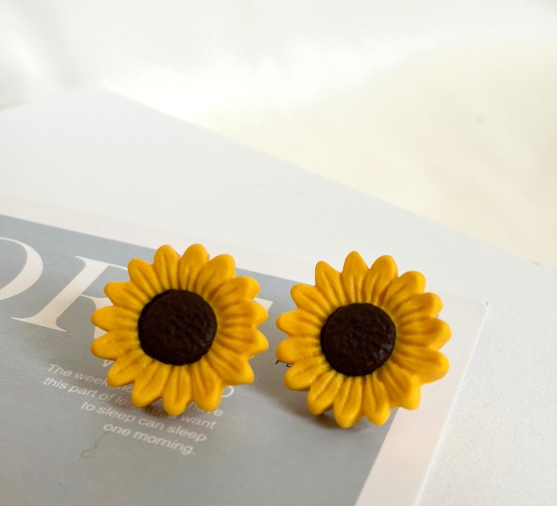 Handmade soft clay earrings, summer sunflower earrings, earrings with adjustable clips - Earrings & Clip-ons - Pottery 