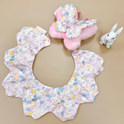 LaFiFi樂霏菲手作嬰幼兒精品&ZAKKA 彌月禮盒 櫻蝶飛舞圍兜玩具組 贈送禮品包裝與紙袋