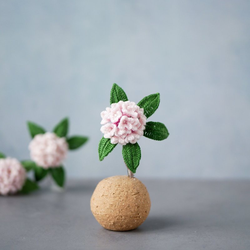 沈丁花胸針　(花/瑞香春/夏/青色/禮物/手工編織/四季折々) - 胸針 - 繡線 粉紅色
