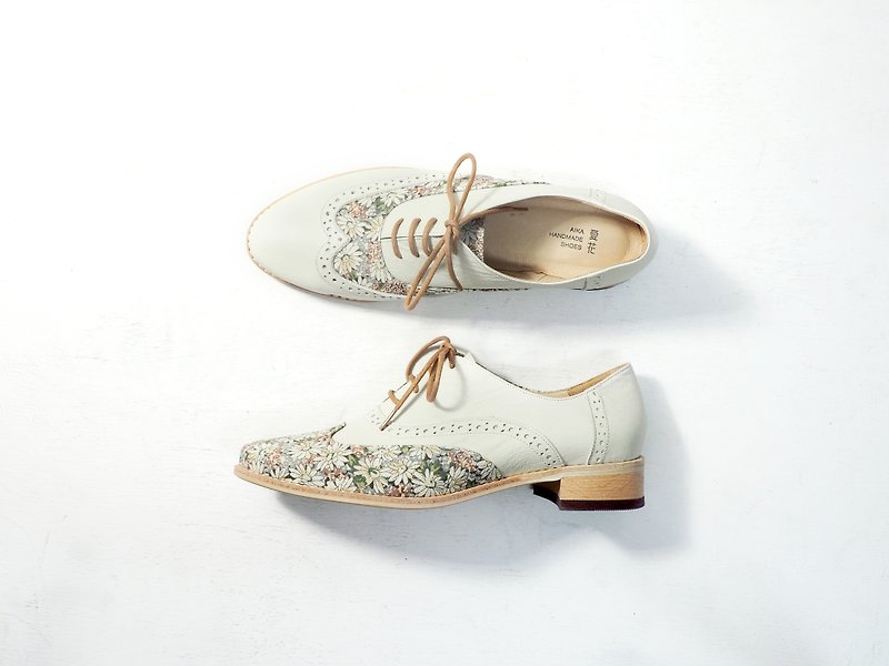Love Flower Oxford Shoes - Aileen - รองเท้าอ็อกฟอร์ดผู้หญิง - หนังแท้ ขาว