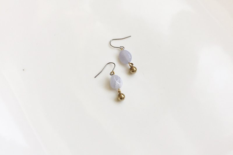 Small 芋 brass natural stone modeling earrings - Earrings & Clip-ons - Gemstone Purple