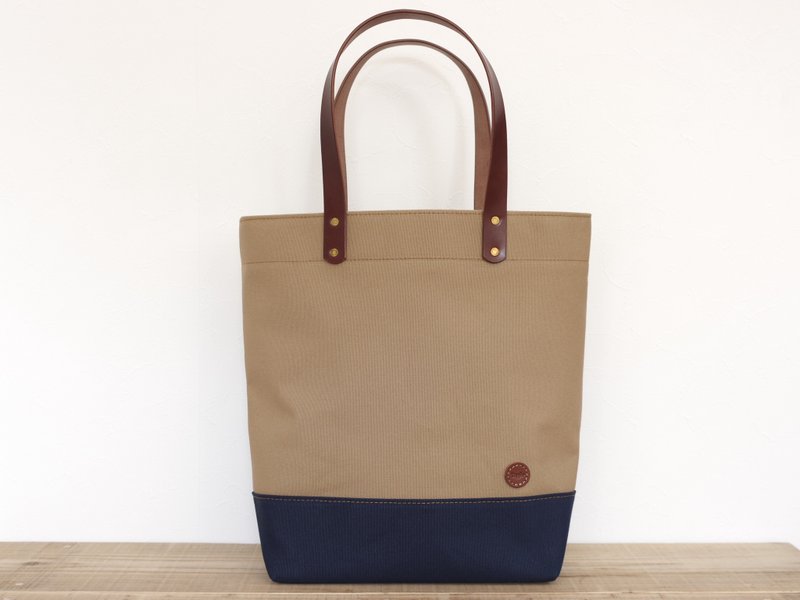 Leather handle canvas A4 portrait tote bag mushroom x navy - กระเป๋าถือ - ผ้าฝ้าย/ผ้าลินิน สีกากี