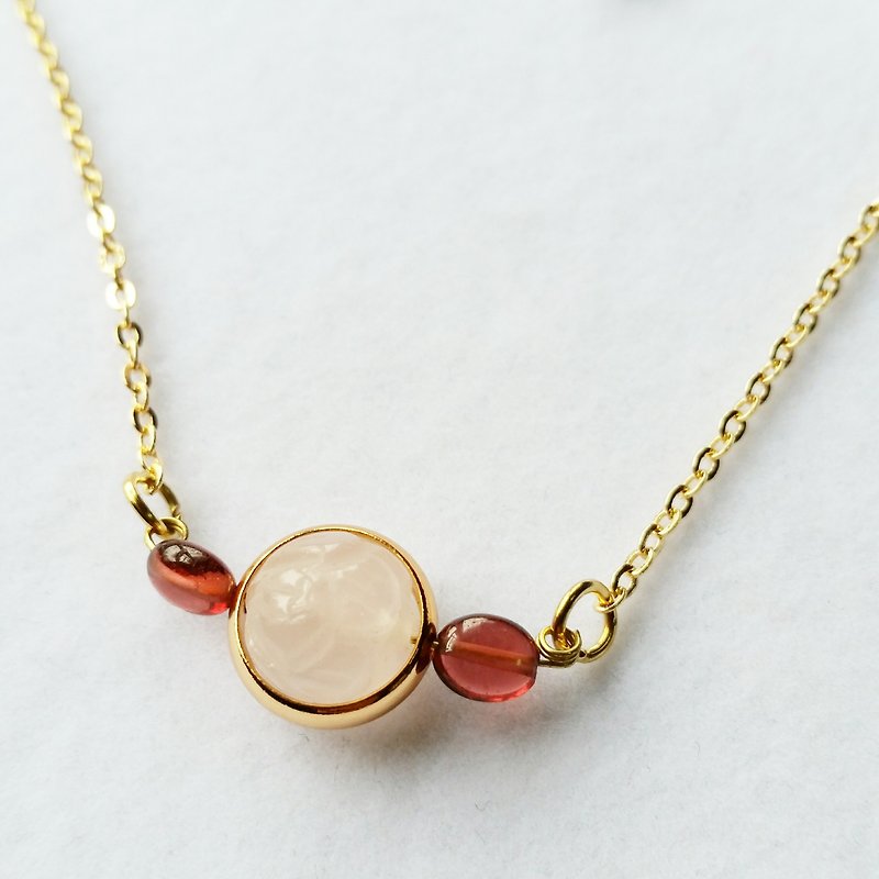 Carved rose quartz, Stone gold-plated necklace clavicle - Necklaces - Gemstone Pink