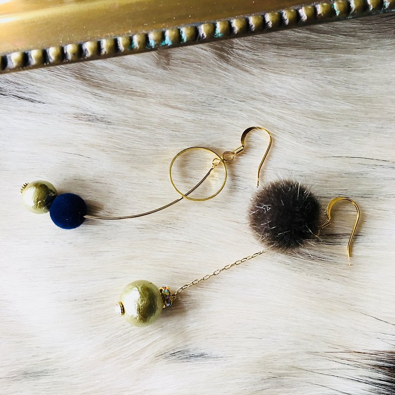 Asymmetric pearl earrings - ต่างหู - ผ้าไหม สีทอง