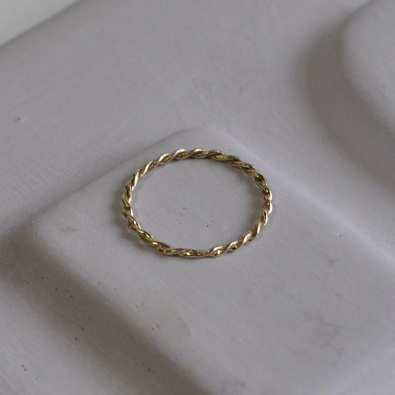 k10 twisted gold ring/0.8mm round wire x 2/size can be specified - แหวนทั่วไป - โลหะ สีทอง