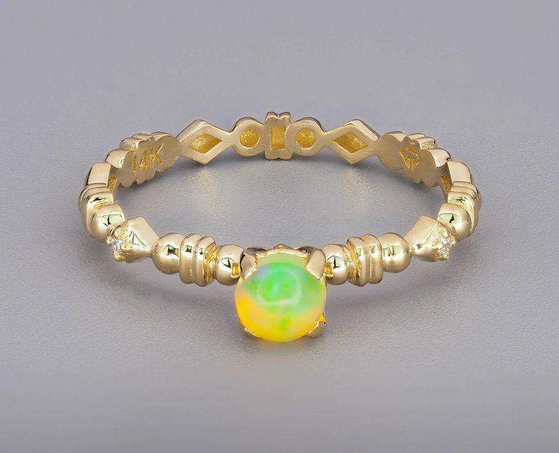 Gold ring with opal and diamonds. - 戒指 - 貴金屬 金色