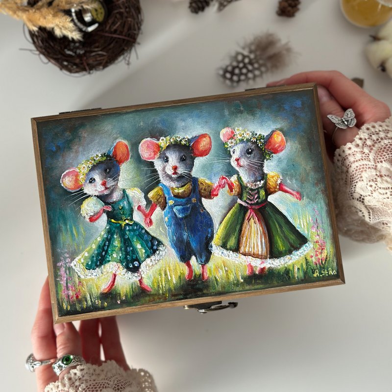 Hand-painted wooden box Mice, Big Storage wooden, Mouse painting, Trinket box - 居家收納/收納盒/儲物盒 - 木頭 咖啡色